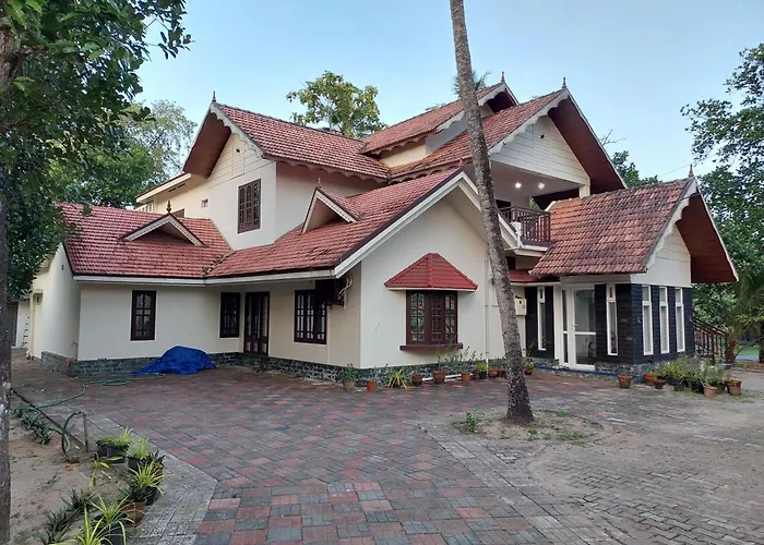 Saras Home Alappuzha Beach