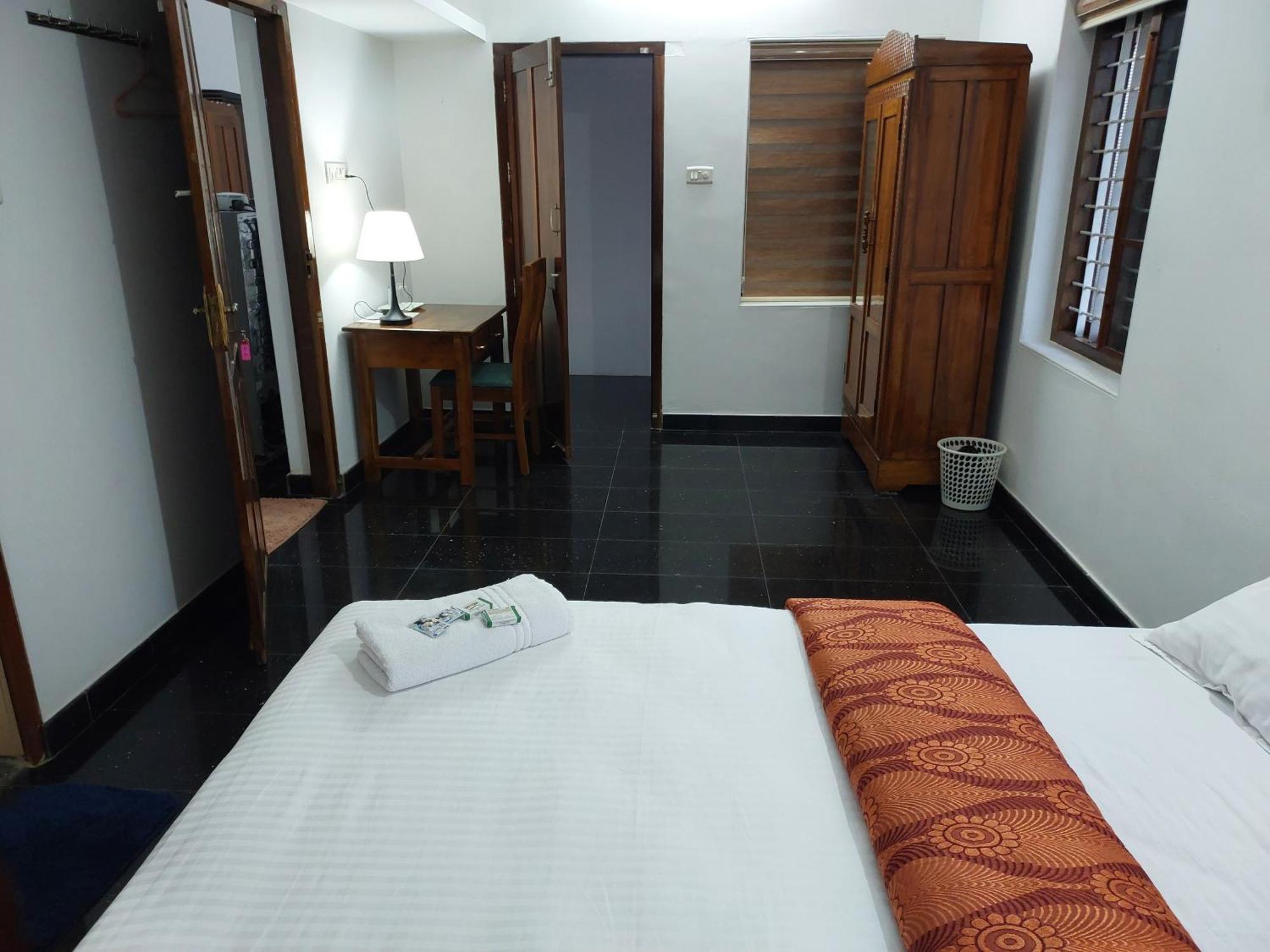 Saras Apartment Alappuzha