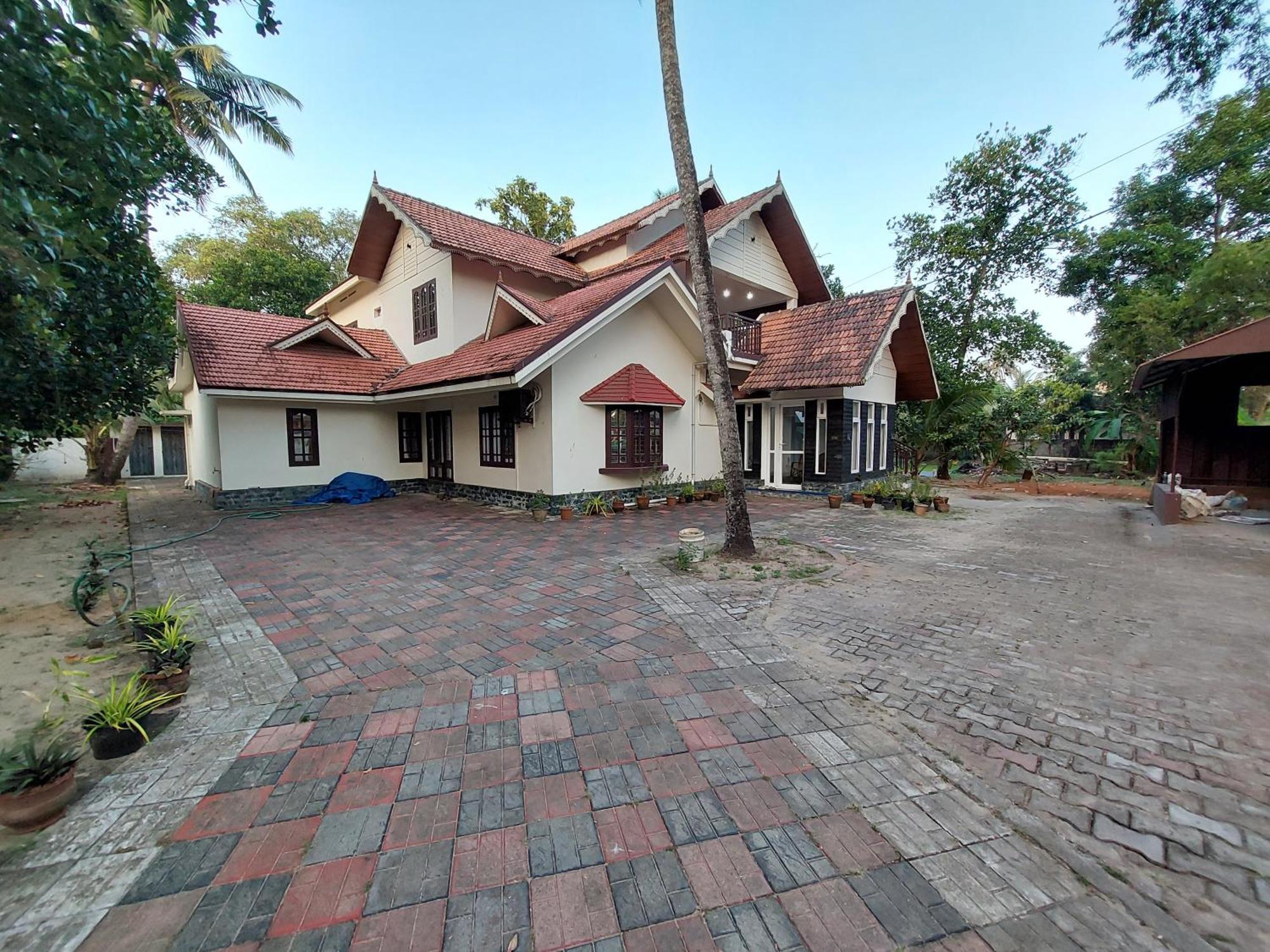 Saras Alappuzha